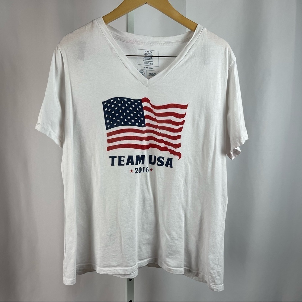 Olympics Team Apparel XL Extra Large USA Flag Graphic V Neck Shirt 2016